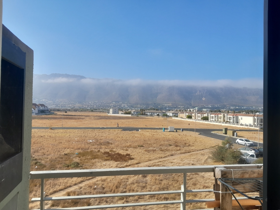 2 Bedroom Property for Sale in Whispering Pines Western Cape